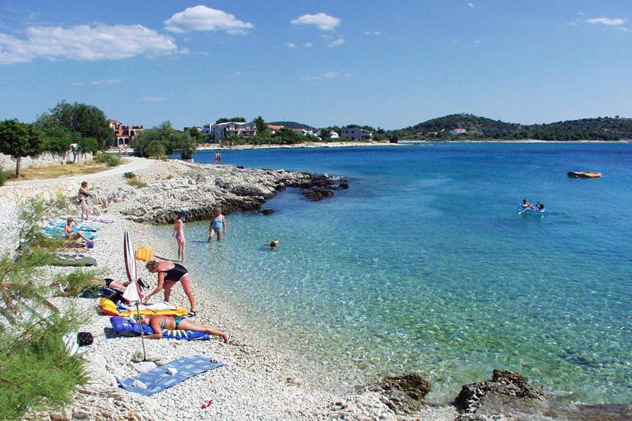 Family Friendly Seaside Apartments Rogoznica - 2010 Eksteriør billede