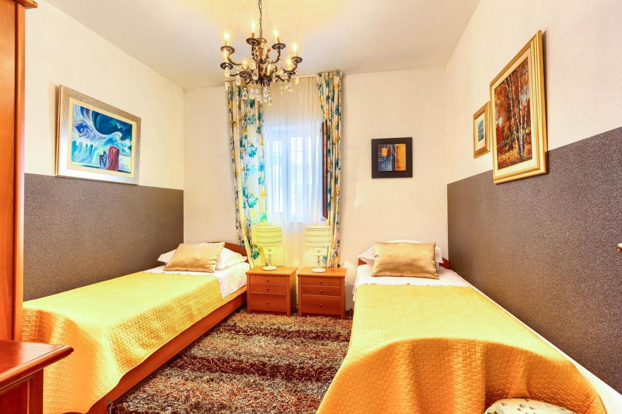 Family Friendly Seaside Apartments Rogoznica - 2010 Eksteriør billede